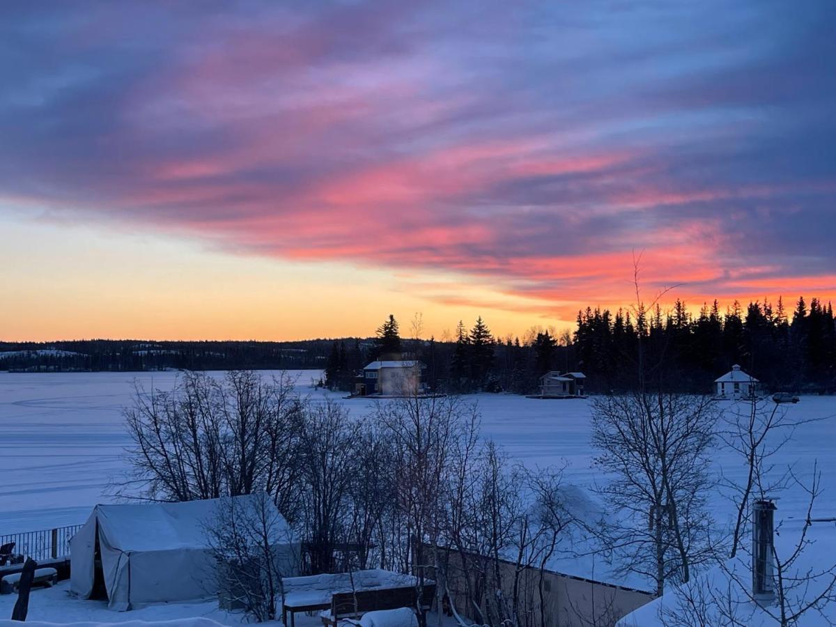 Aurora Bayside Inn Yellowknife Exterior photo