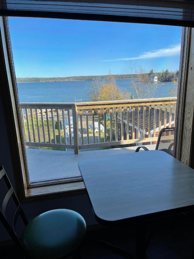 Aurora Bayside Inn Yellowknife Exterior photo