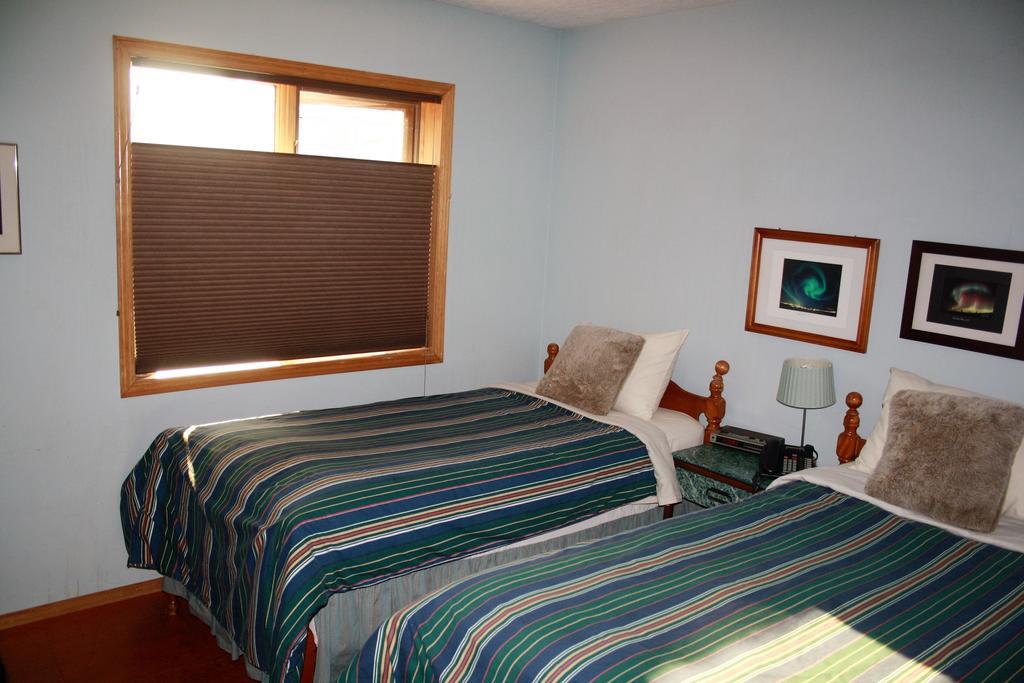 Aurora Bayside Inn Yellowknife Room photo