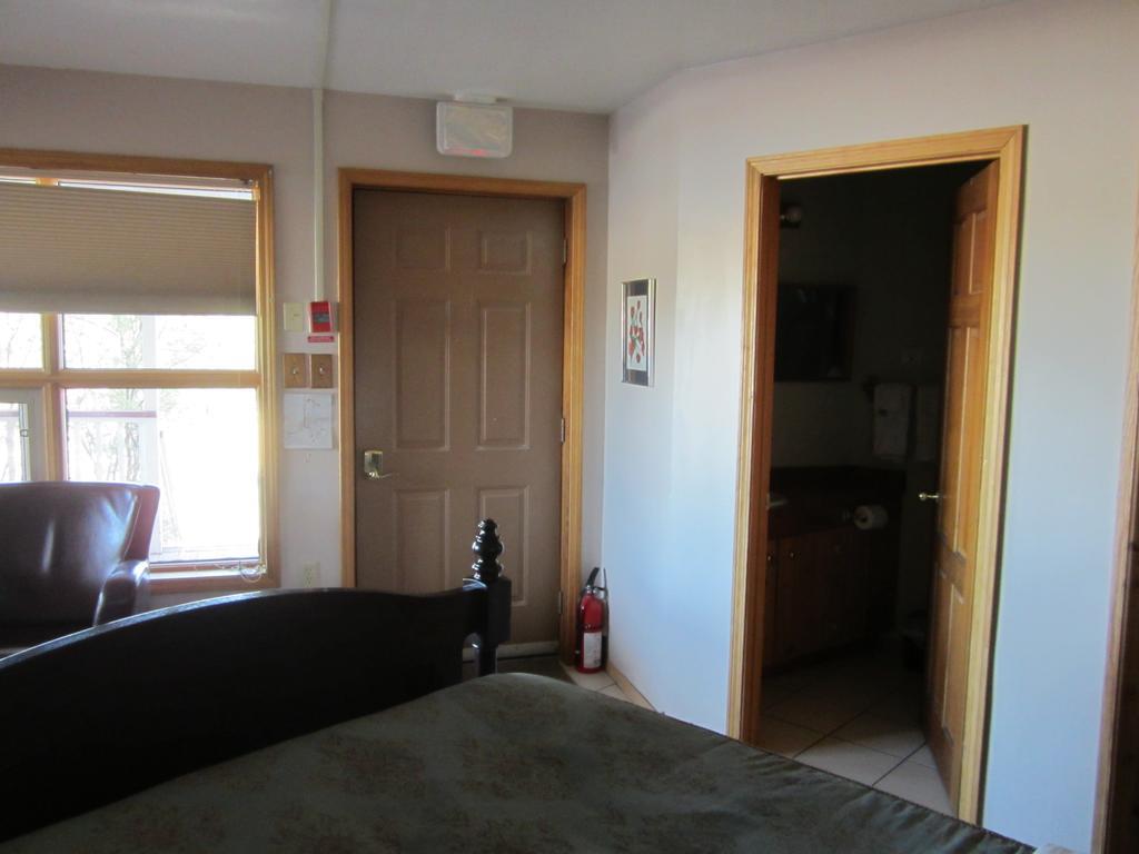 Aurora Bayside Inn Yellowknife Room photo