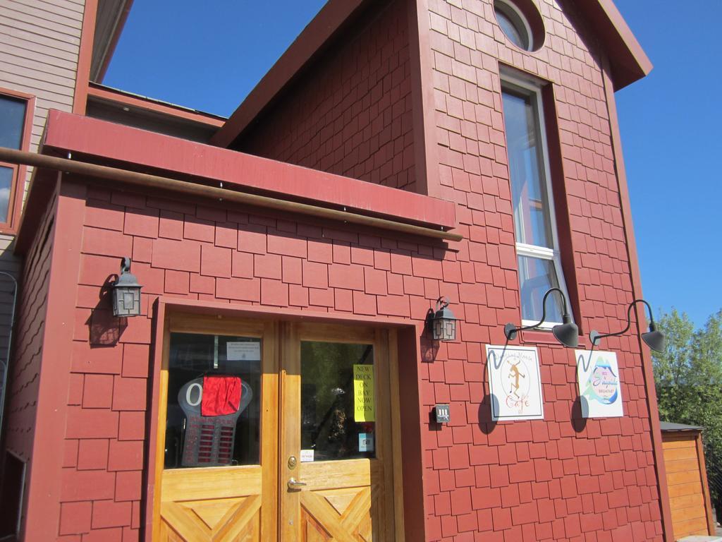 Aurora Bayside Inn Yellowknife Exterior photo
