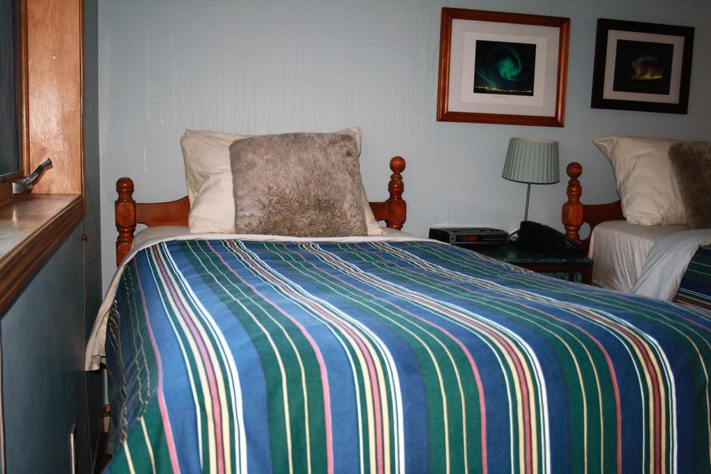 Aurora Bayside Inn Yellowknife Room photo