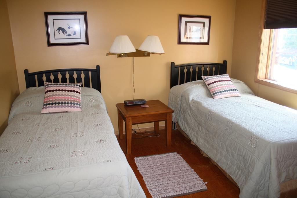 Aurora Bayside Inn Yellowknife Room photo