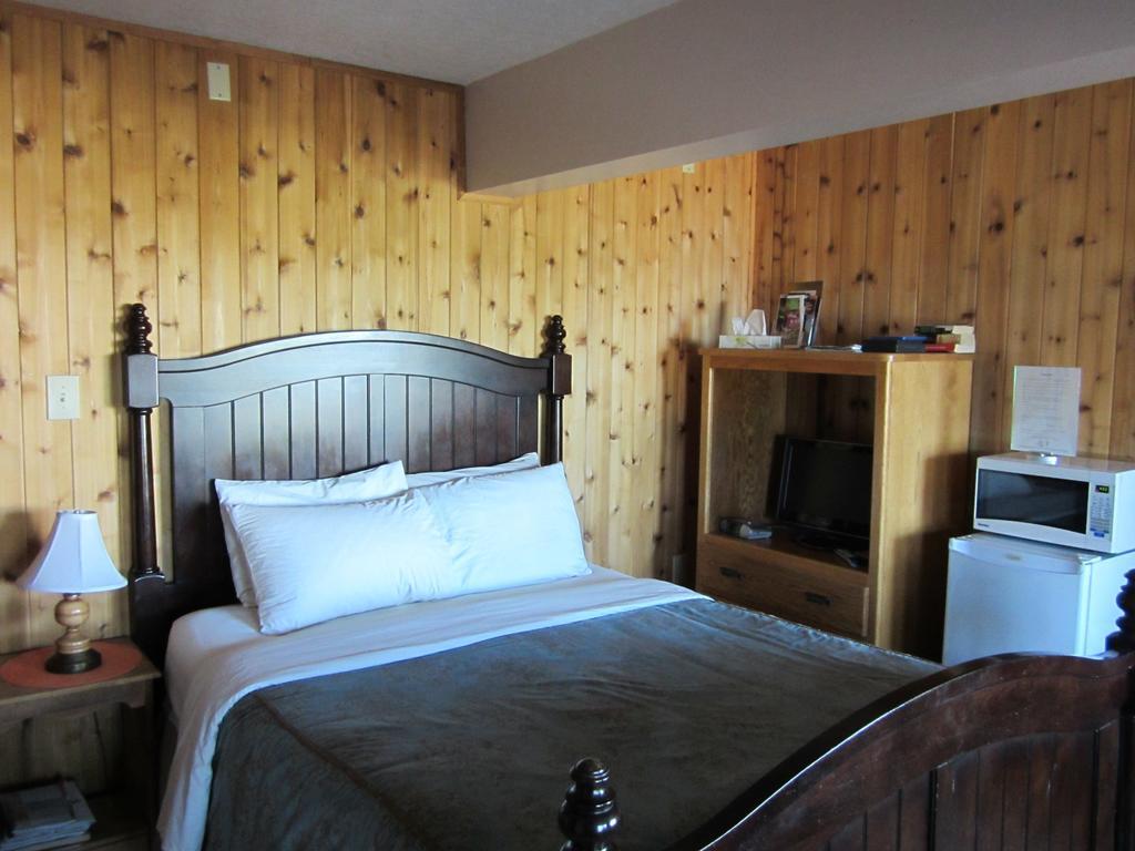 Aurora Bayside Inn Yellowknife Room photo
