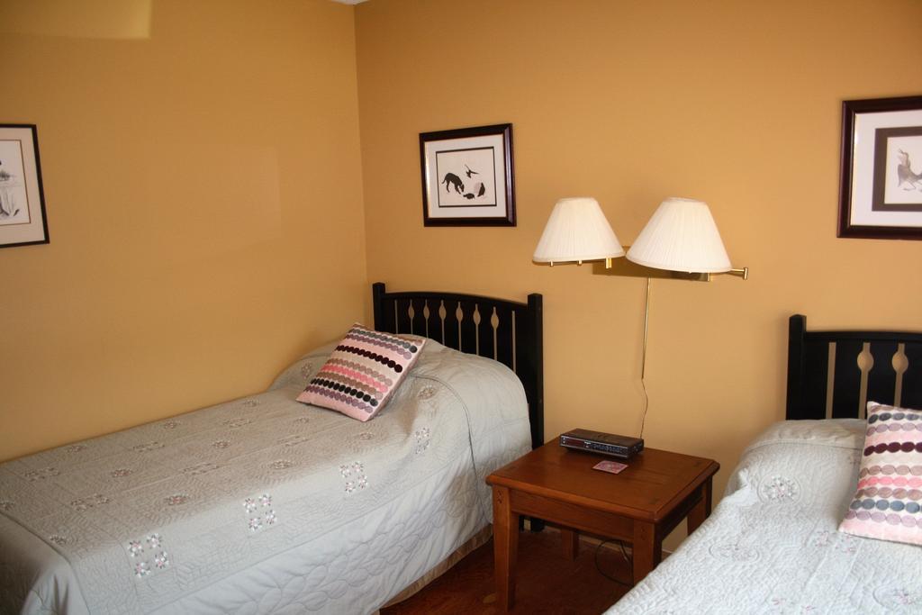 Aurora Bayside Inn Yellowknife Room photo